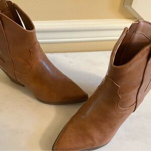 Universal Thread Tan Western Booties; Size 6